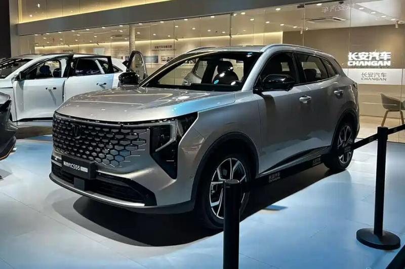 На автосалоне в Чэнду покажут Changan CS55 с чешуйчатой решеткой радиатора
