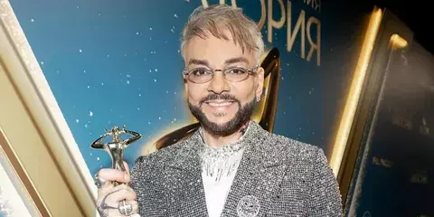 Певец Филипп Киркоров вспомнил о тяжелом состоянии колена после падения