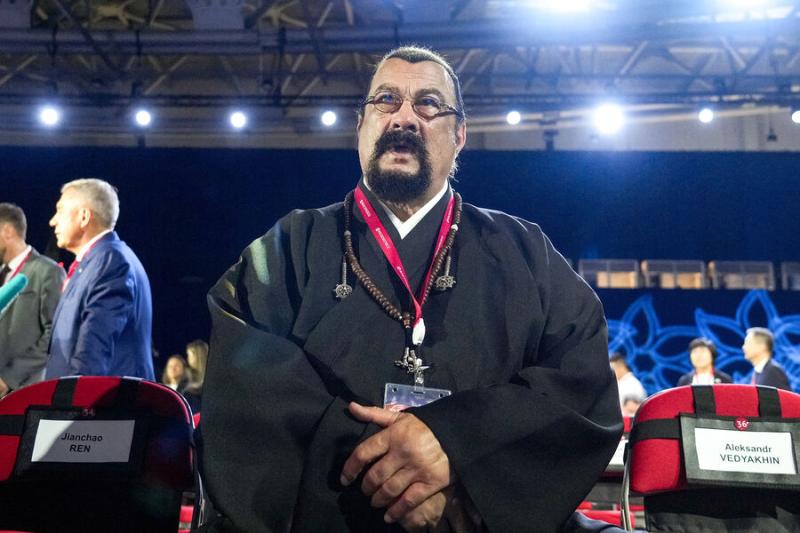 Актер Сигал заявил, что не работает с США