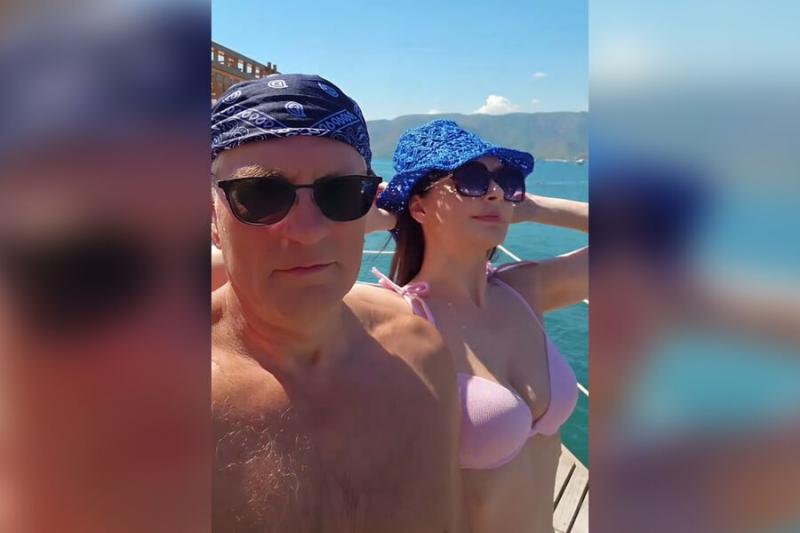 Актриса Наталия Антонова призналась, что улетела с мужем из России