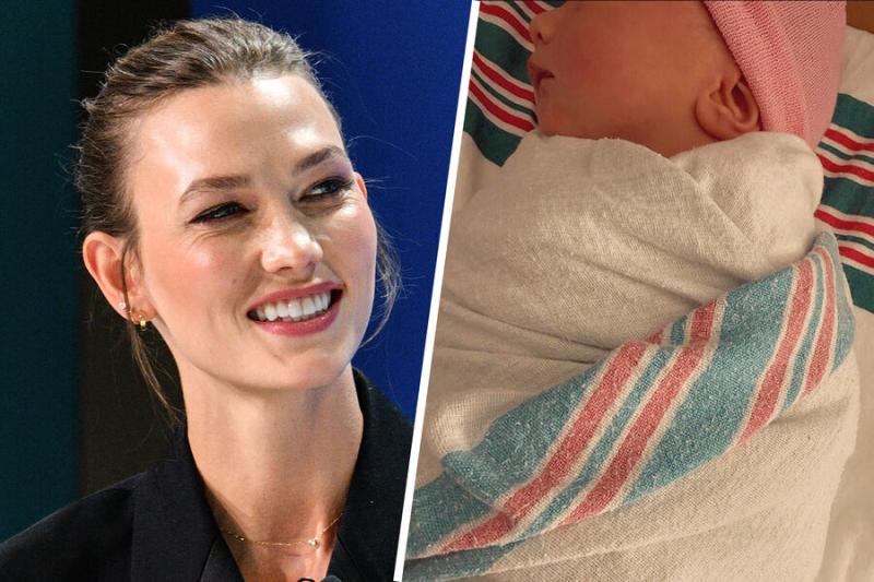 Супермодель Карли Клосс показала фото новорожденной дочери