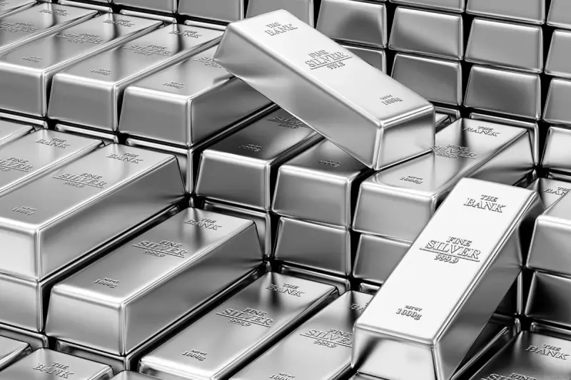 Биржевая цена серебра поднялась выше $44 за унцию впервые с августа 2011 года