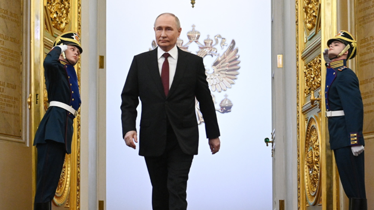 Путин поблагодарил Рахмона за внимательное отношение к русскому языку и культуре