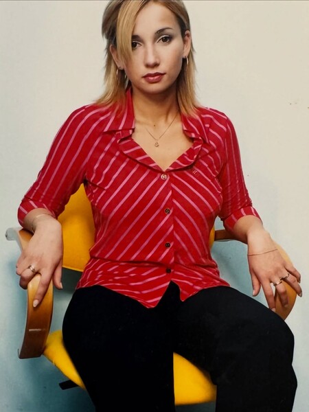 Телеведущая Анфиса Чехова опубликовала архивные фото из молодости