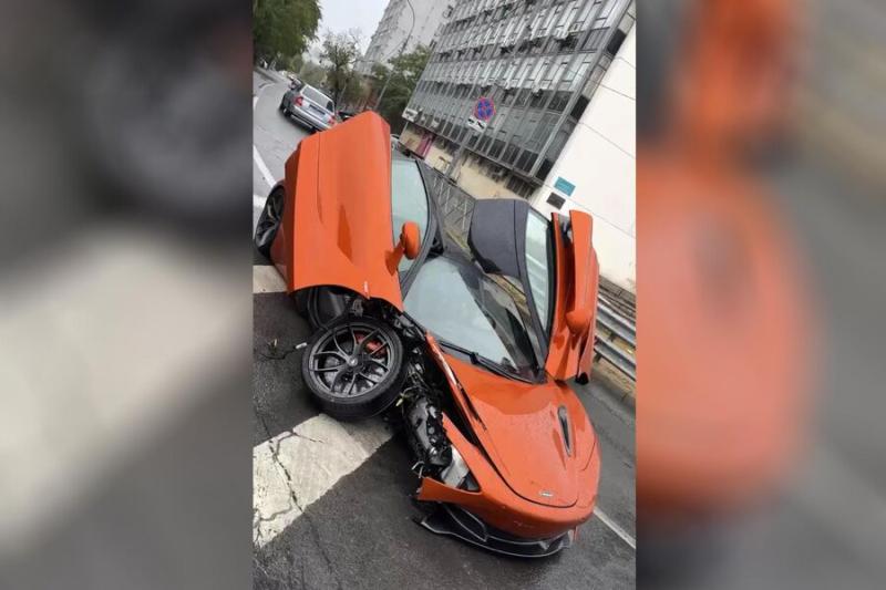 На видео попало, как ростовский каскадер разбил спорткар McLaren на мокрой трассе