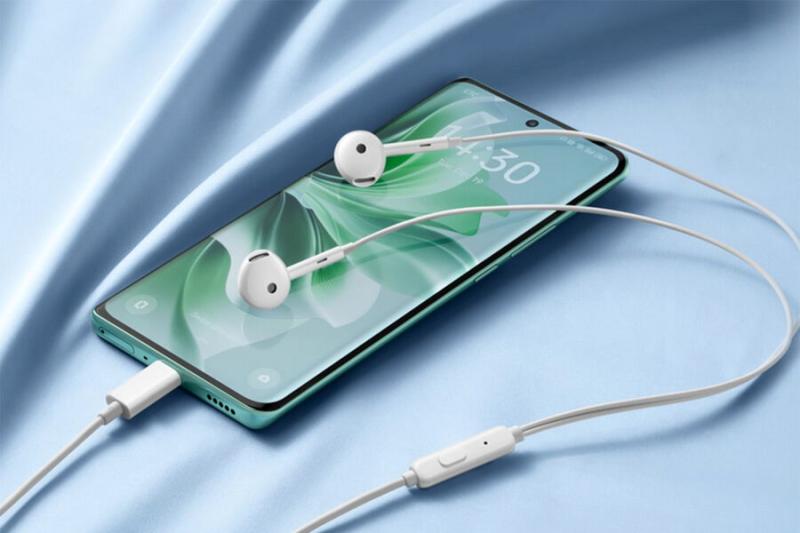OnePlus выпустила наушники-полувкладыши с USB-C за 900 рублей