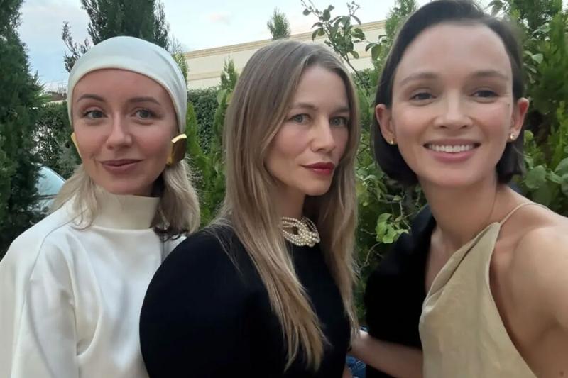 Актриса Паулина Андреева с друзьями снялась на Лазурном Берегу