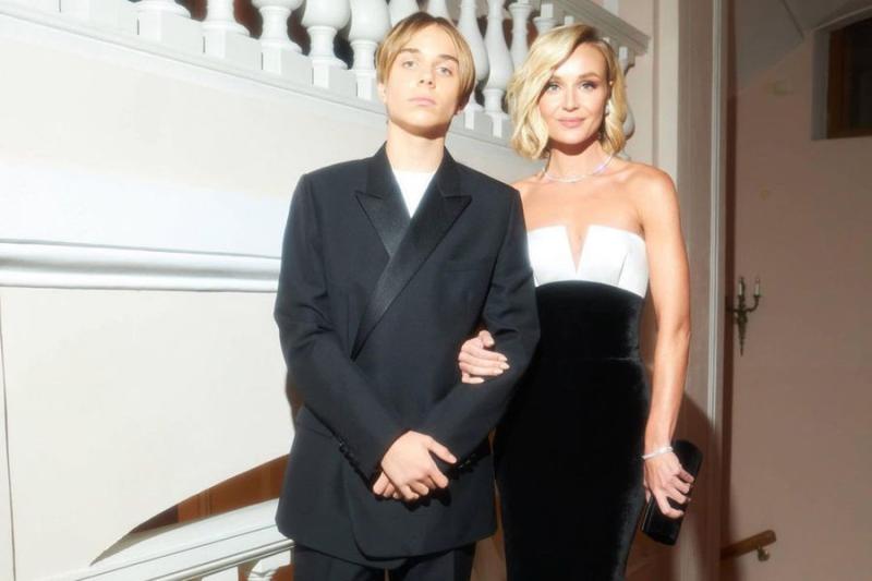 Певица Полина Гагарина поздравила сына с 18-летием