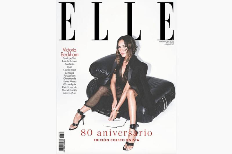 Дизайнер Виктория Бекхэм снялась в полупрозрачном платье с декольте