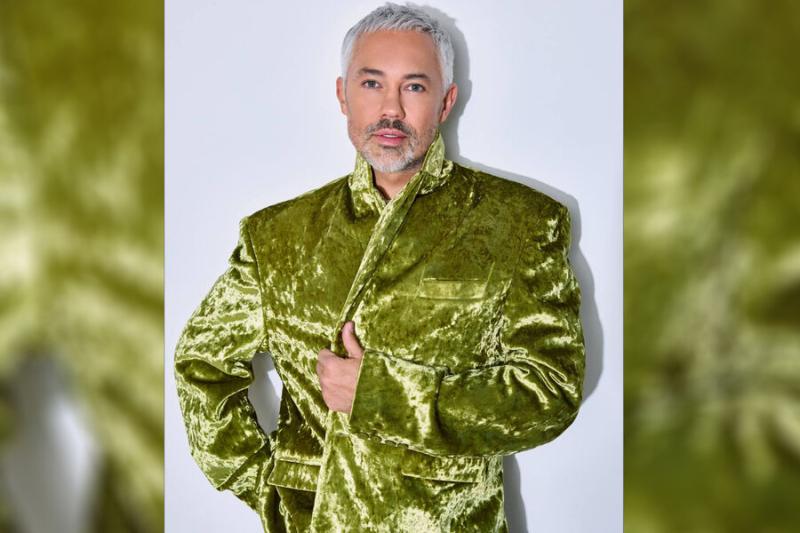 Стилист Александр Рогов призвал носить сапоги-трубы