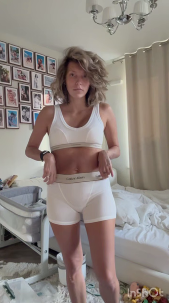 Телеведущая Регина Тодоренко снялась в белье после третьих родов