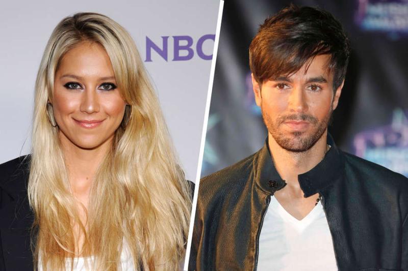 Теннисистку Анну Курникову засняли с сыновьями после школы