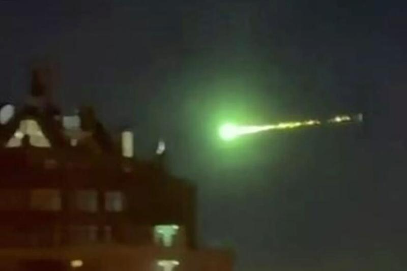 Ученые купили метеорит из Окуловки вместе с частью поврежденной кровли