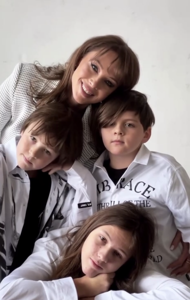 Блогерша Диброва заверила, что ее дети в порядке