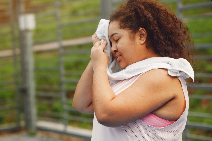 Кардиолог Варфоломеев назвал потливость ранним признаком проблем с сердцем