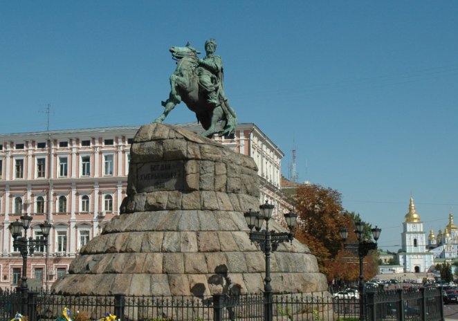 Киев переживает пятый день экстренных отключений электричества и тепла