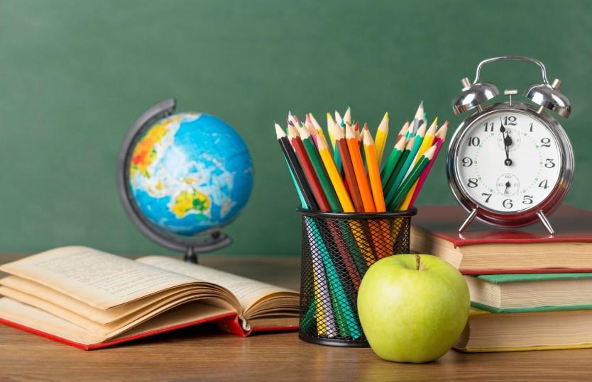 Минпросвещения планирует внедрить оценки за поведение во всех школах с 2026 года