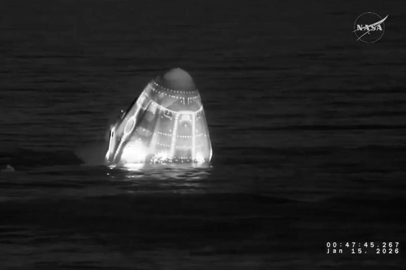 Корабль Crew Dragon с заболевшим астронавтом приводнился у побережья Калифорнии