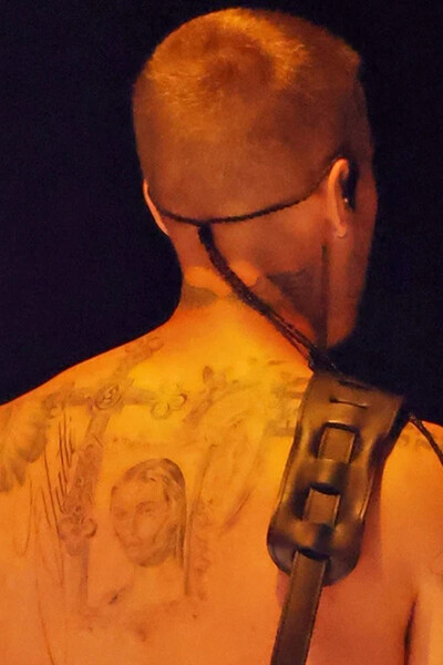 В татуировке певца Джастина Бибера увидели сходство с тату Селеной Гомес