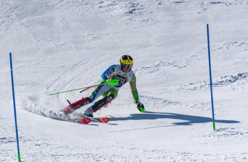 Российский горнолыжник Семён Ефимов не смог завершить выступление в слаломе на Олимпиаде в Италии