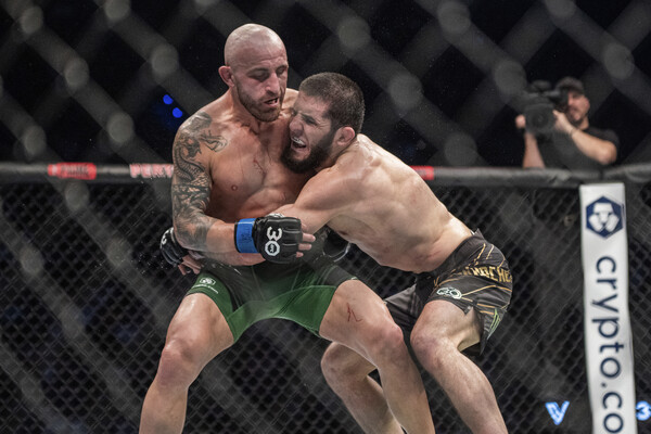 Боец UFC Махачев заявил, что молодым бойцам нужно учить английский и быть ярче