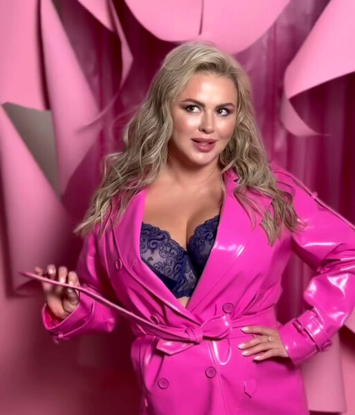 Певица Анна Семенович сообщила, что хочет сделать операцию на перегородке носа