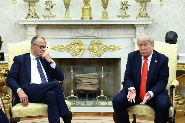 Bloomberg: Мерц 3 марта обсудит с Трампом американские пошлины на импорт из ЕС