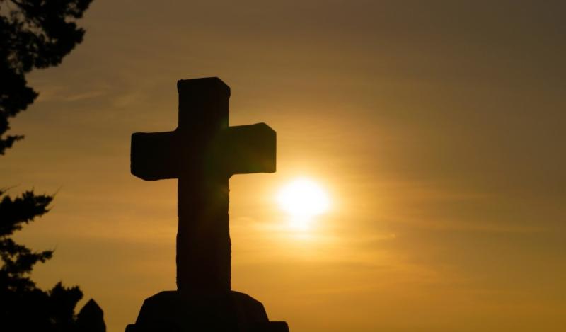 Народные поверья предостерегают от перехода пути похоронной процессии