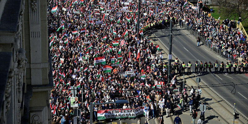 В Будапеште прошёл «Марш мира» сторонников премьера Орбана