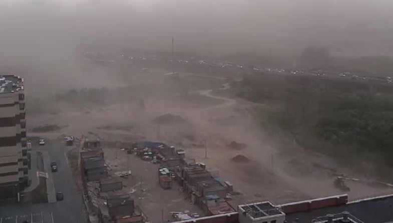 Непогода в Санкт-Петербурге: сильный ветер и переменная температура