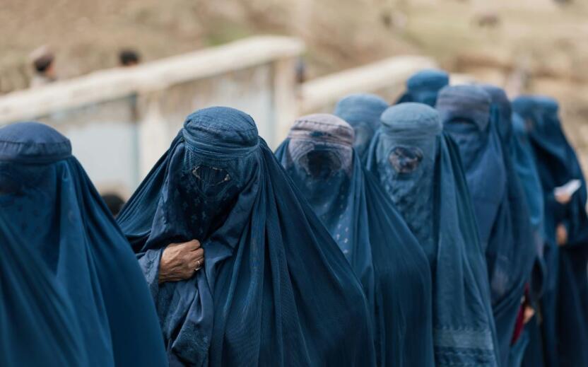 В Герате ужесточили требования к женскому хиджабу